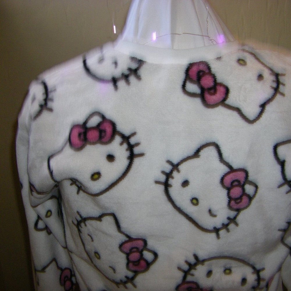 Hello Kitty White Plush Fleece Sweatshirt by Sanrio JR. Women's Sizes New Sealed - Picture 5 of 12
